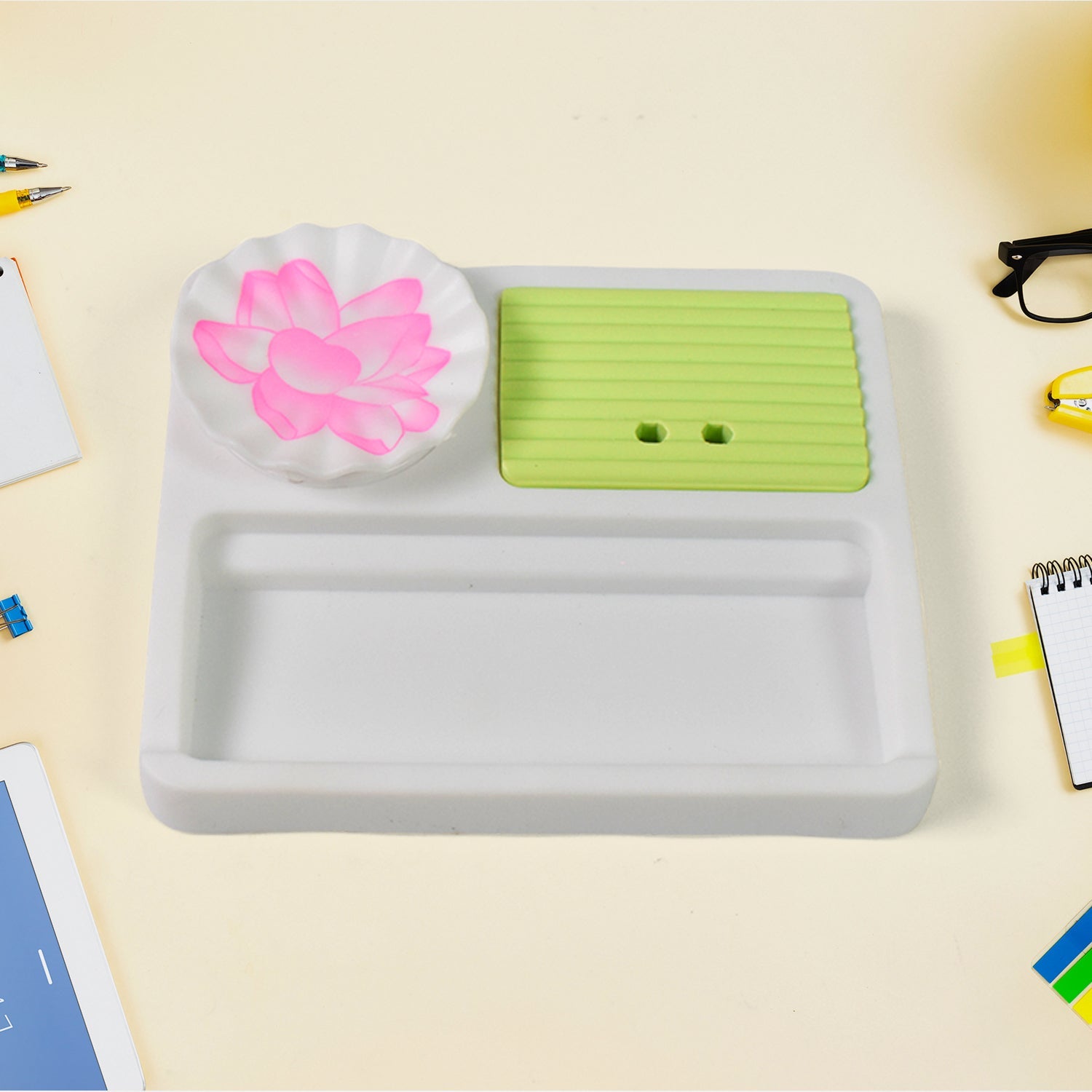 Cute Lovely Cartoon With Base LED Desk Light (1 Pc) Cute Lovely Cartoon With Base LED Desk Light (1 Pc)